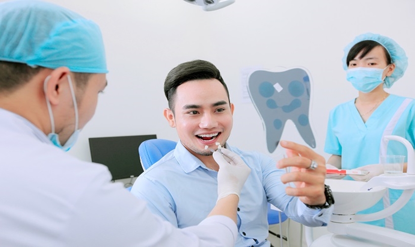 Để có thể thực hiện phương pháp làm trắng răng an toàn hiệu quả thì quy trình làm trắng răng cần phải được thực hiện đầy đủ các bước theo tiêu chuẩn